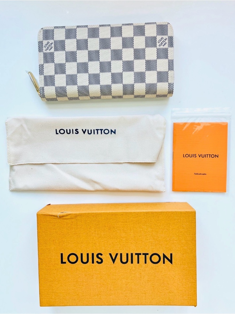 Brand New White And Gray Checked Wallet Includes Box And Dust Bag - Picture 2 of 6